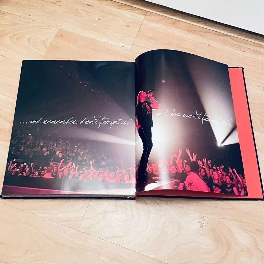 DEF LEPPARD THE DEFINITIVE VISUAL HISTORY HARD COVER BOOK